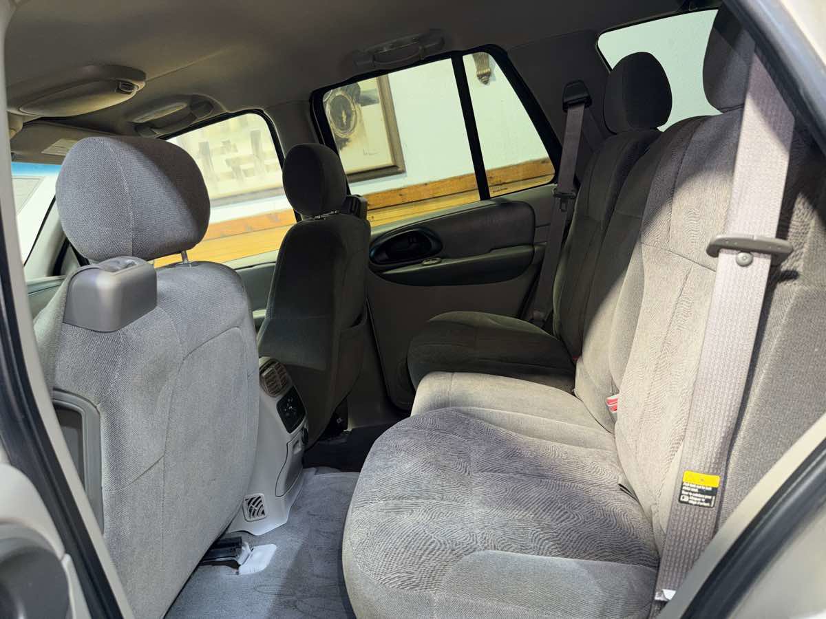Used 2003 Chevrolet TrailBlazer LT image 23