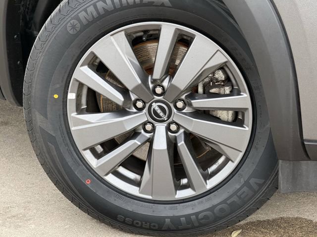 Used 2024 Nissan Pathfinder SV image 7