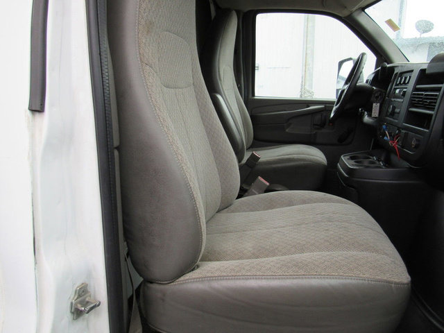 Used 2015 Chevrolet Express 4500 Extended RWD image 15