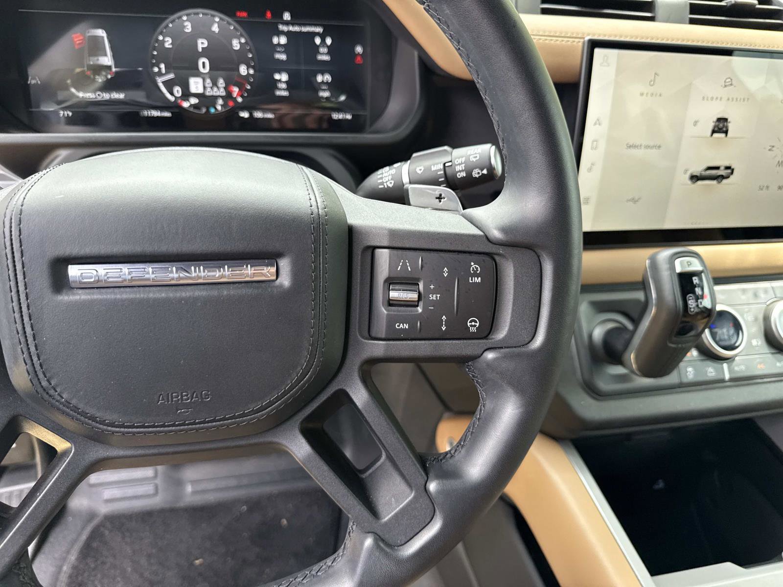 Used 2025 Land Rover Defender 130 V8 AWD/4WD image 30