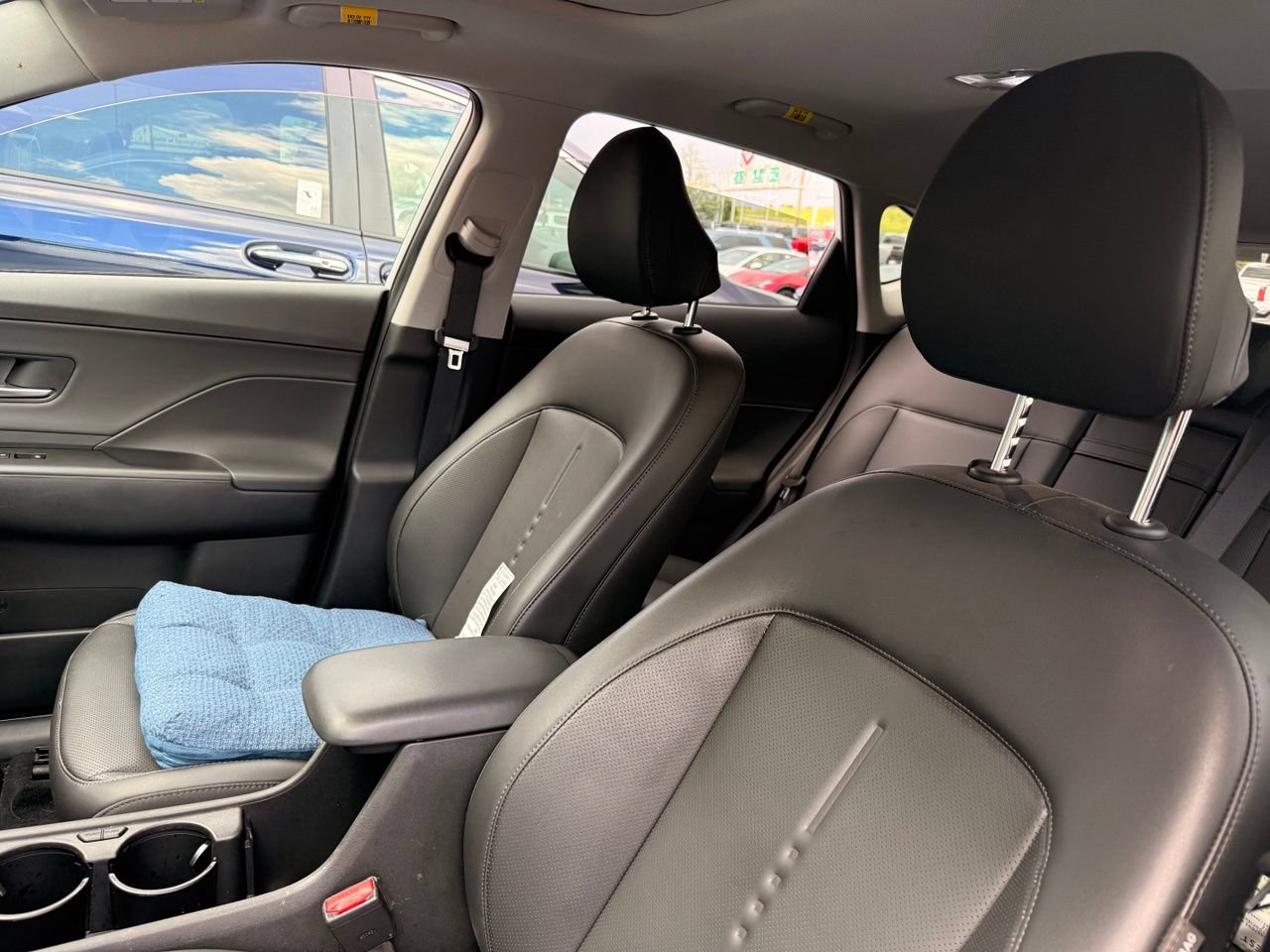 Used 2025 Hyundai Kona Limited FWD image 12