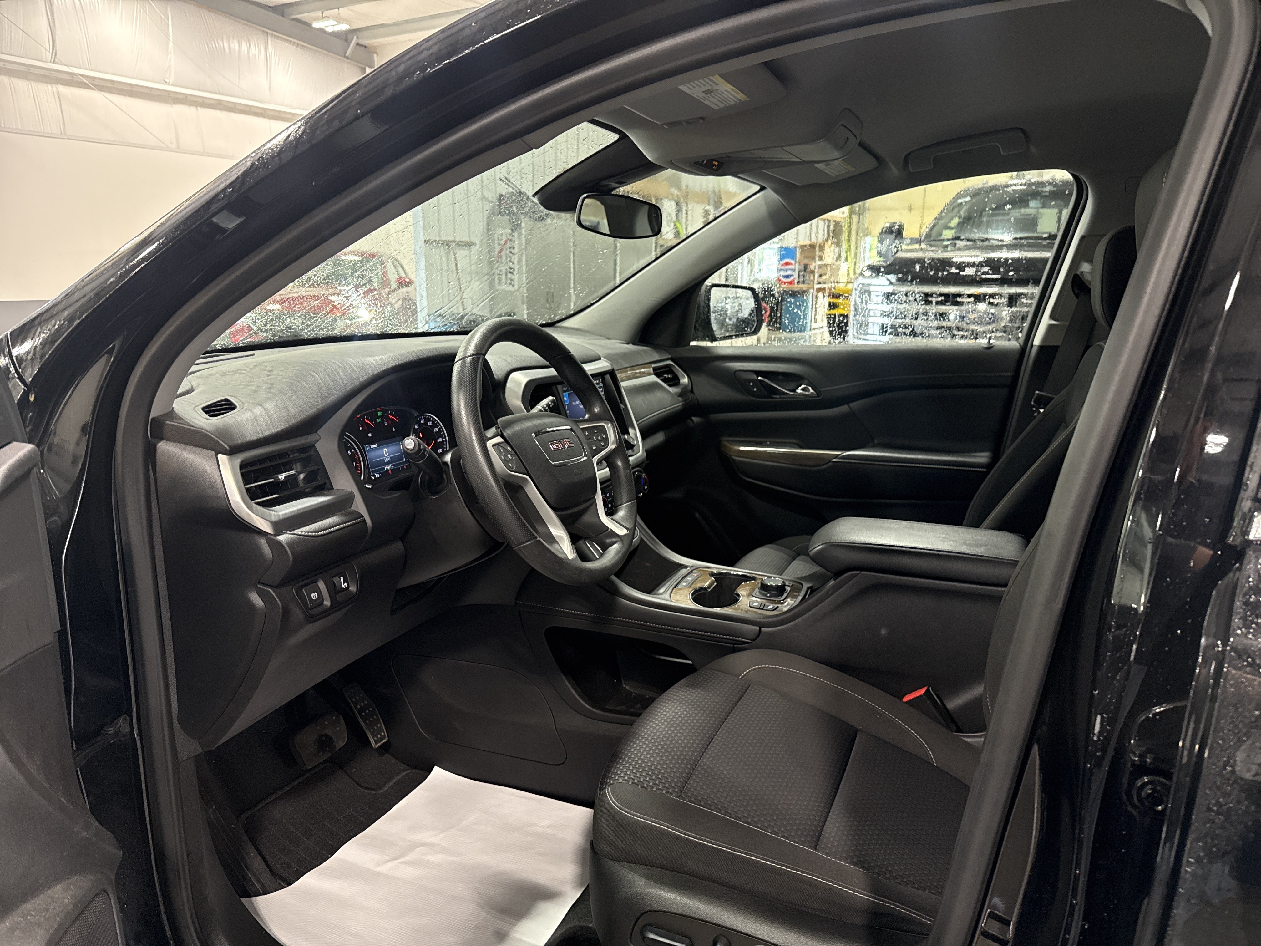 Used 2023 GMC Acadia SLE w/ Driver Convenience Package AWD/4WD image 7