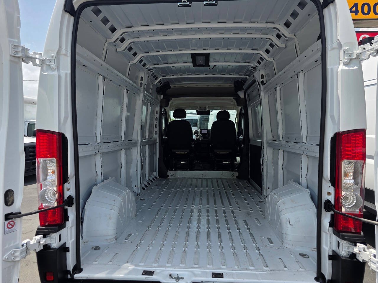 Used 2025 RAM ProMaster 2500 w/ Convenience Group FWD image 11