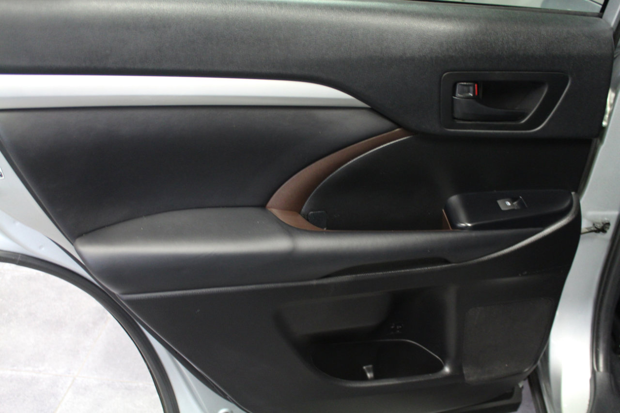 Used 2019 Toyota Highlander LE image 22