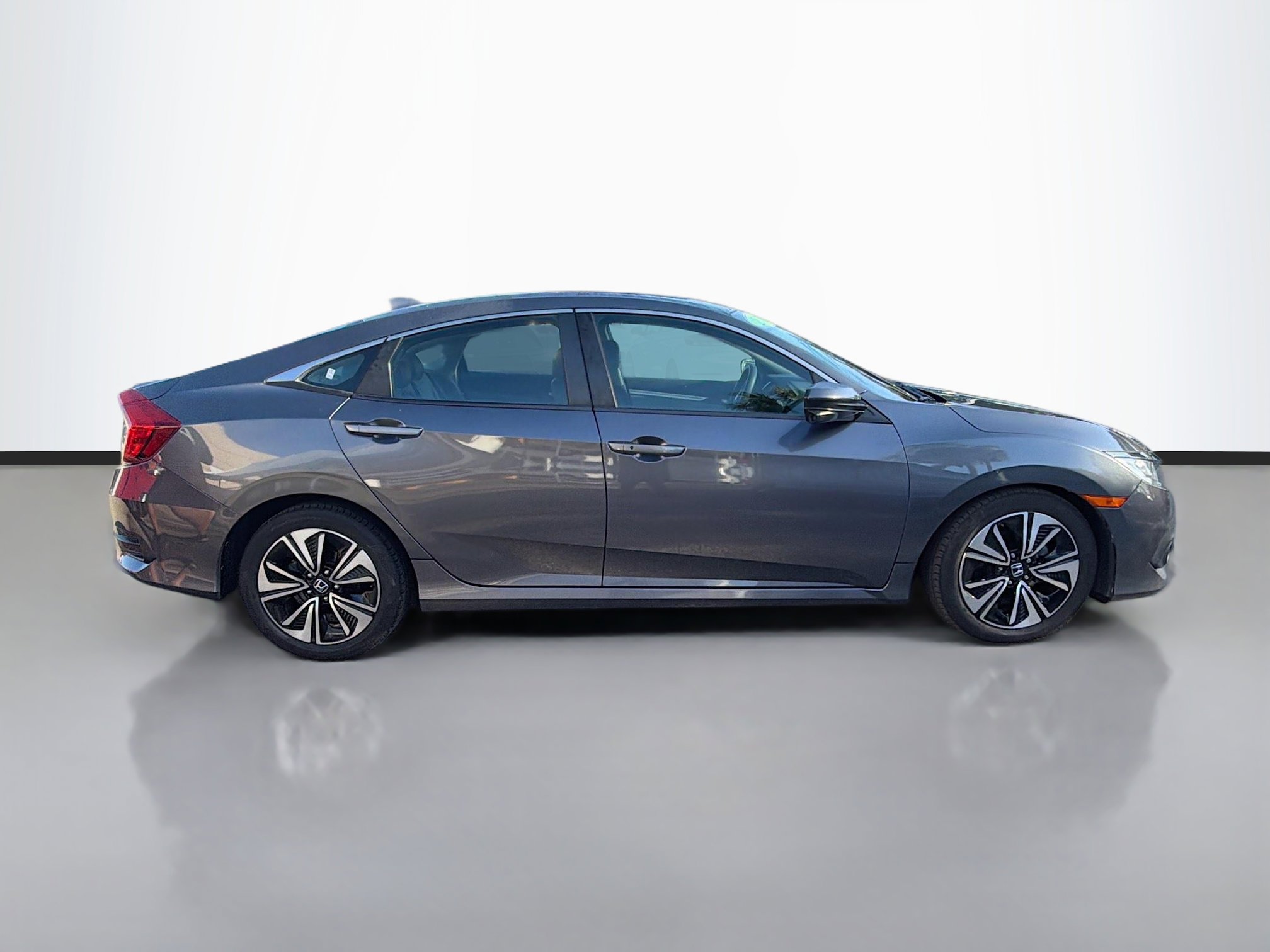 Used 2016 Honda Civic EX-T image 2