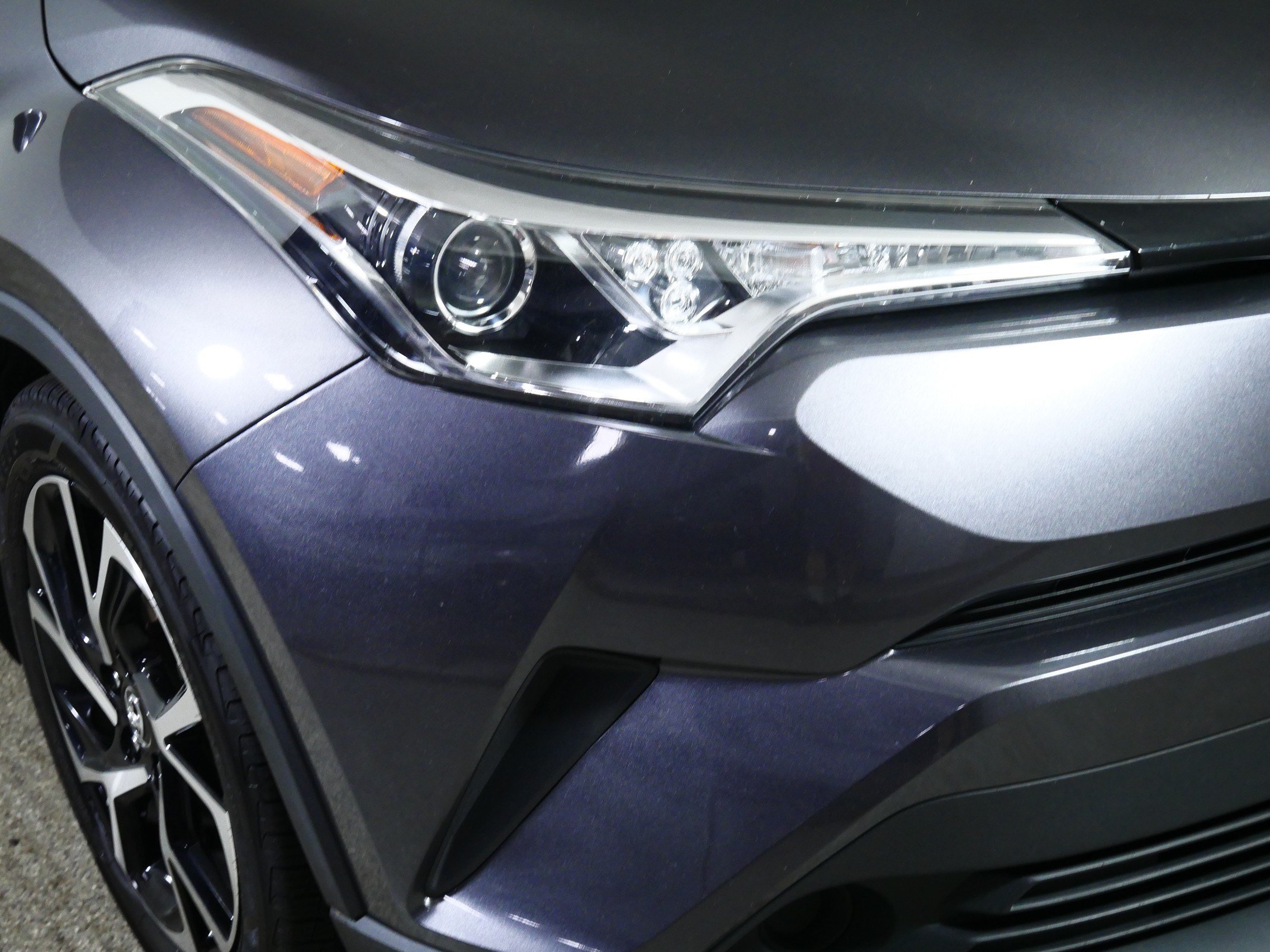 Used 2019 Toyota C-HR XLE FWD image 16