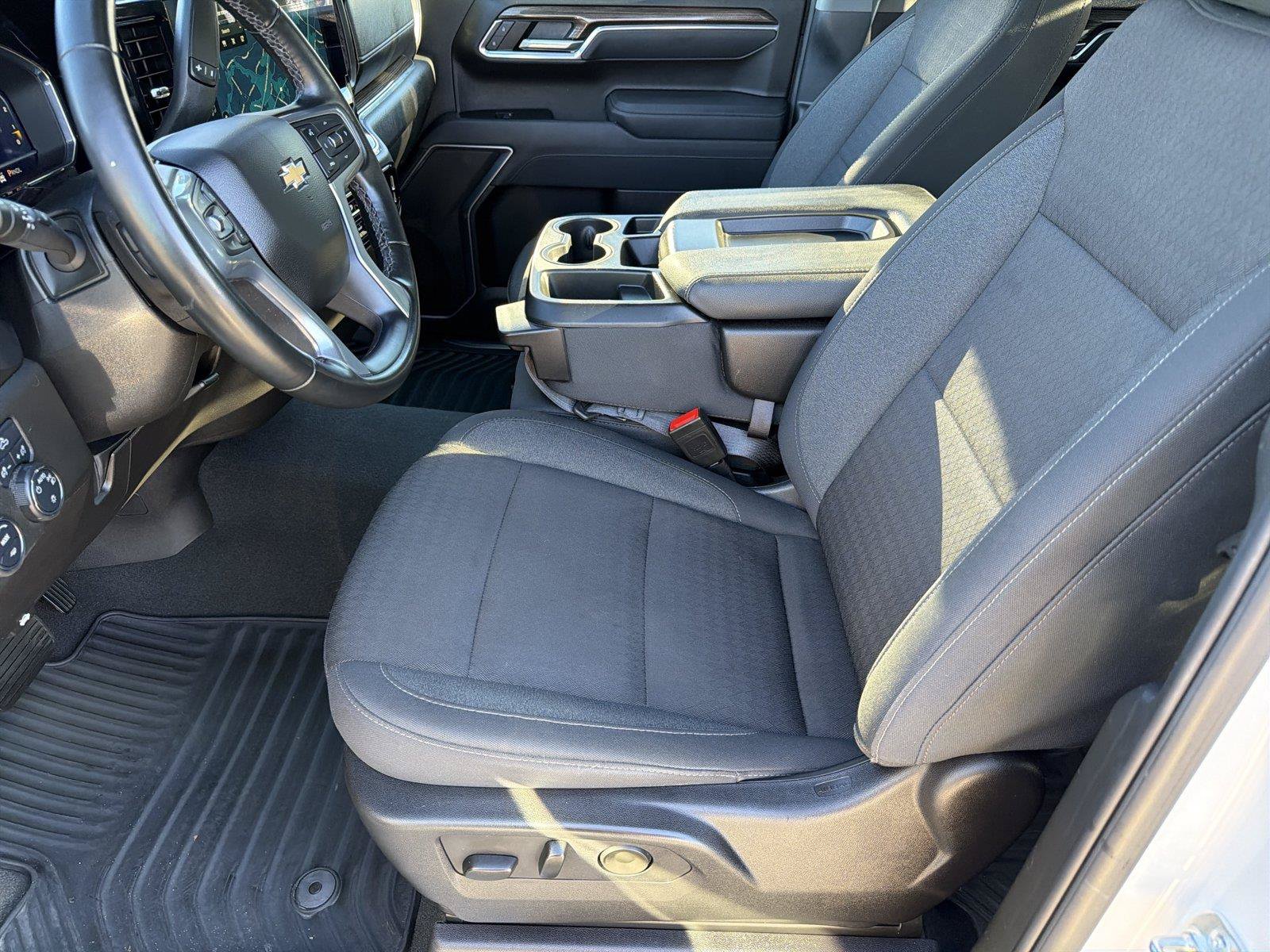 Used 2025 Chevrolet Silverado 1500 LT AWD/4WD image 8