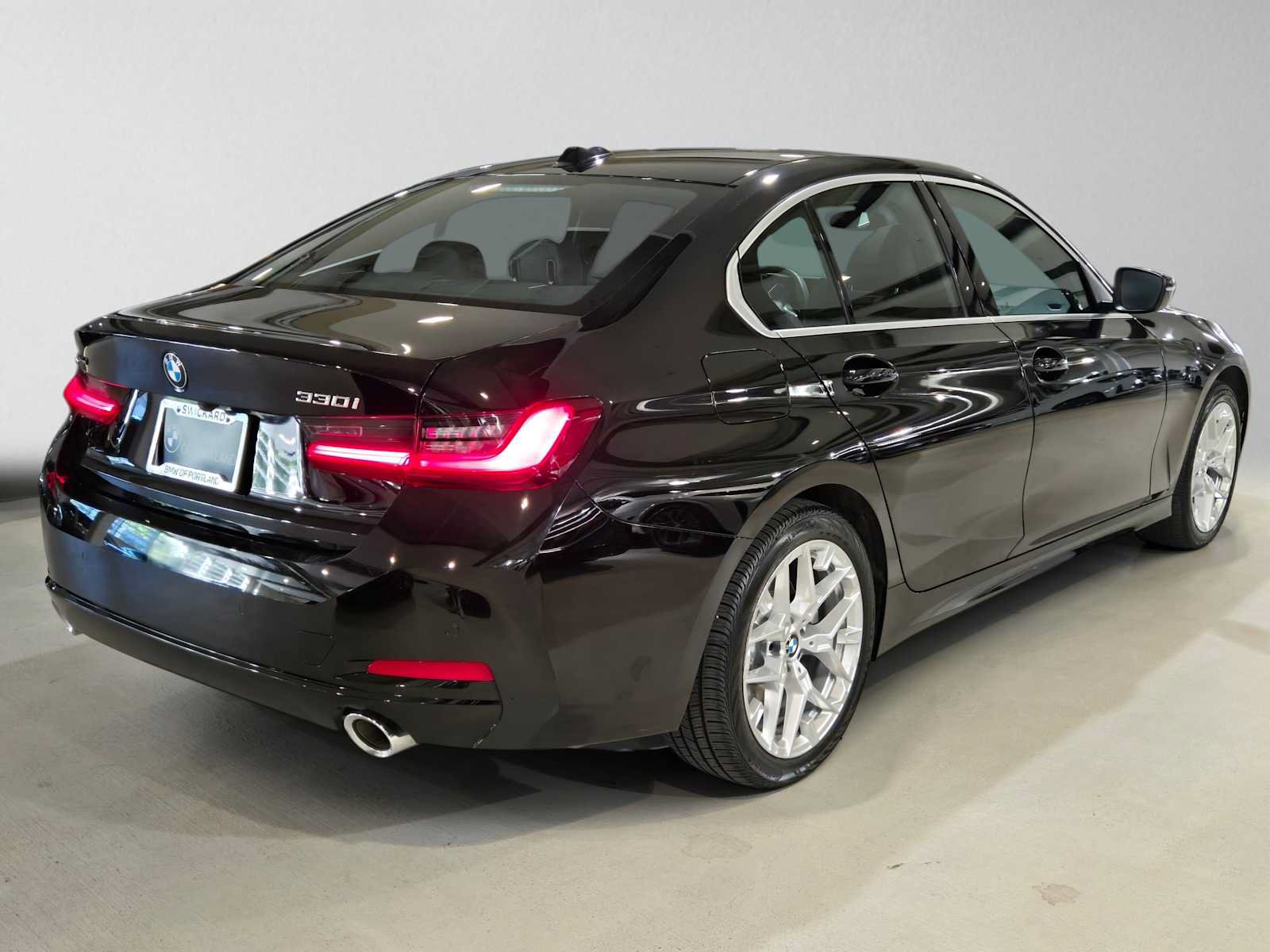 Used 2026 BMW 330i xDrive Sedan AWD/4WD image 3
