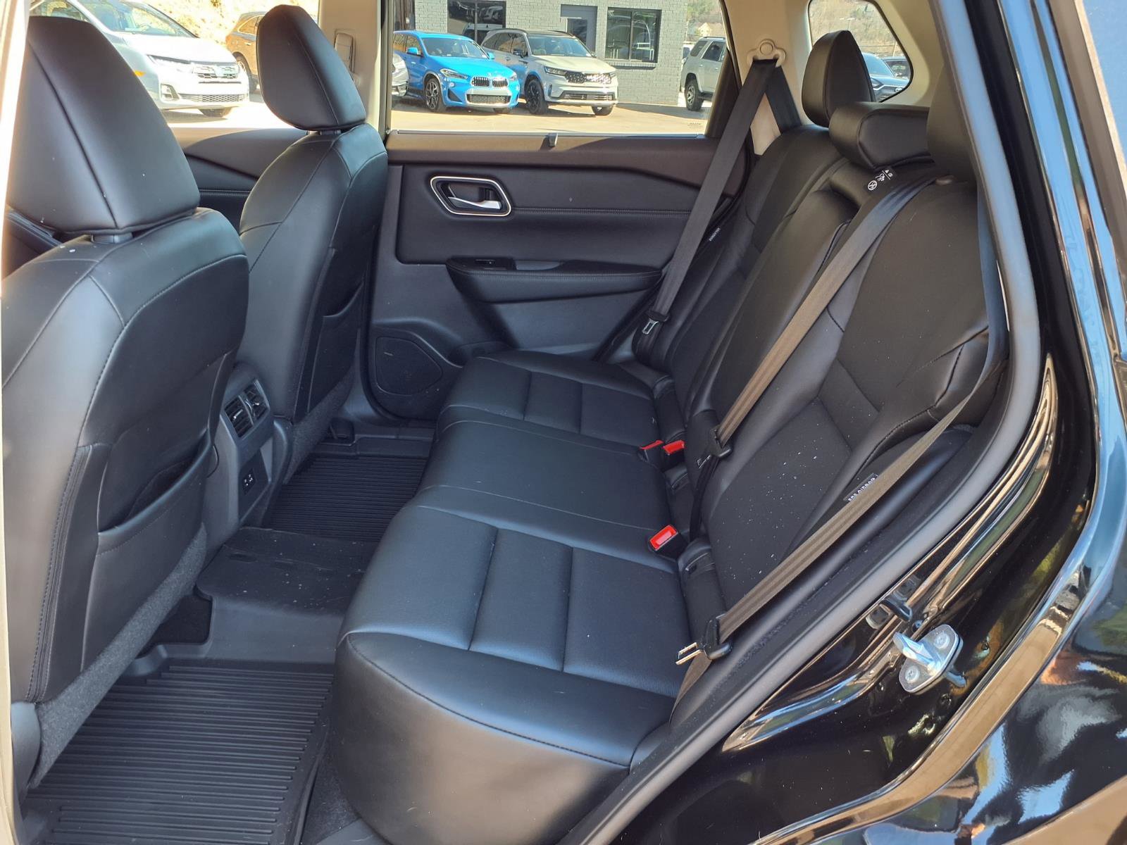 Used 2021 Nissan Rogue SV w/ Premium Package image 10