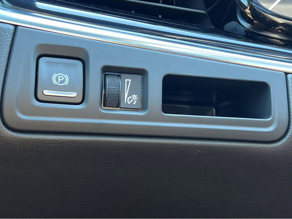 New 2025 Cadillac XT6 Luxury image 16