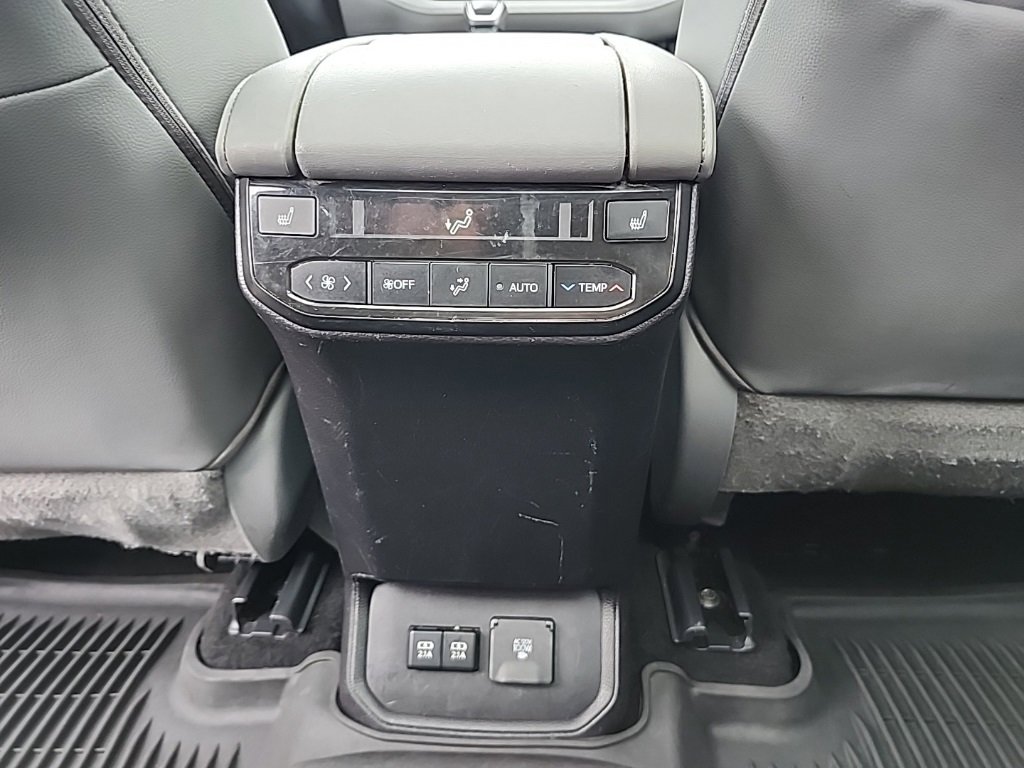 Used 2021 Toyota Highlander Platinum image 48