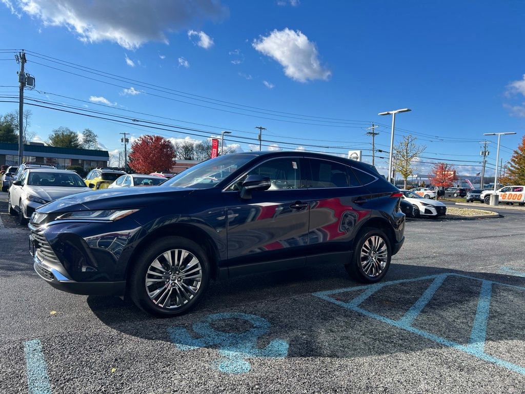 Used 2023 Toyota Venza Limited image 5