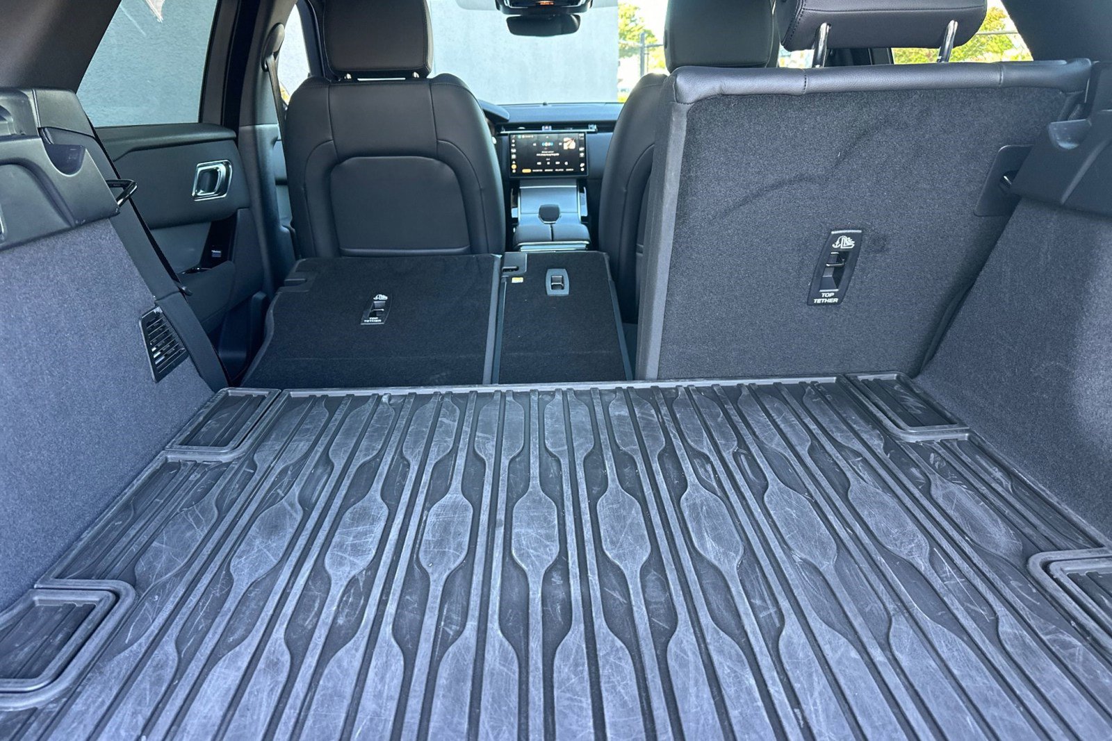 Certified 2025 Land Rover Range Rover Velar S image 33