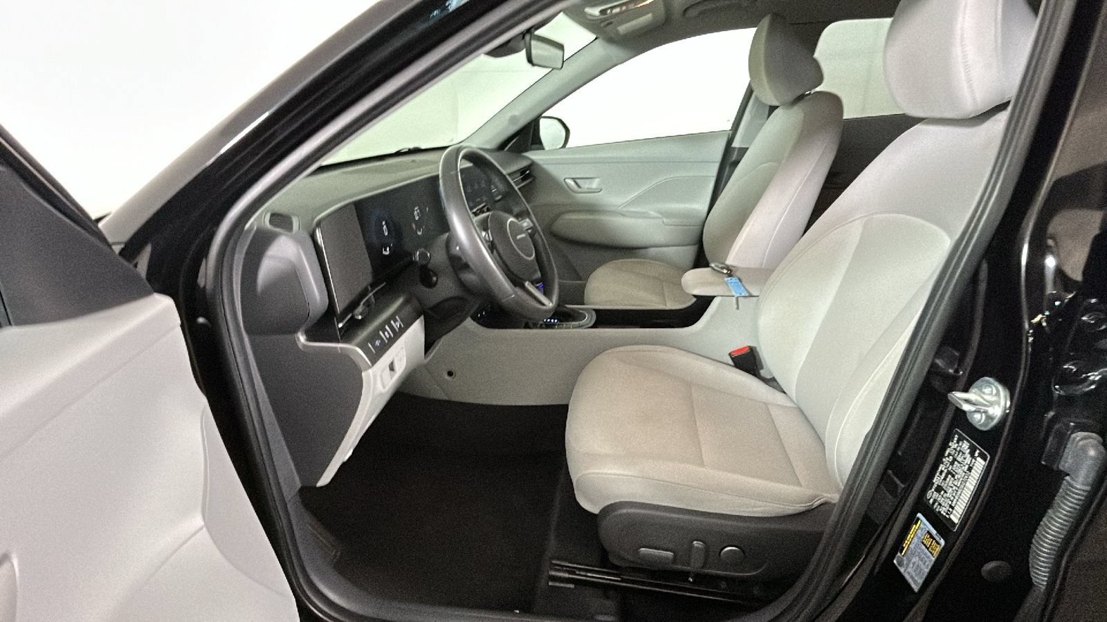 Used 2025 Hyundai Kona SEL FWD image 13