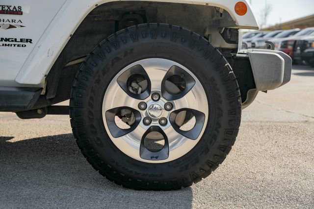 Used 2016 Jeep Wrangler Unlimited Sahara w/ Connectivity Group image 5