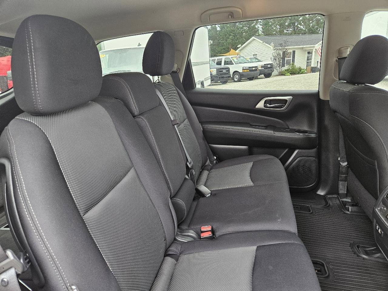 Used 2019 Nissan Pathfinder S AWD/4WD image 28