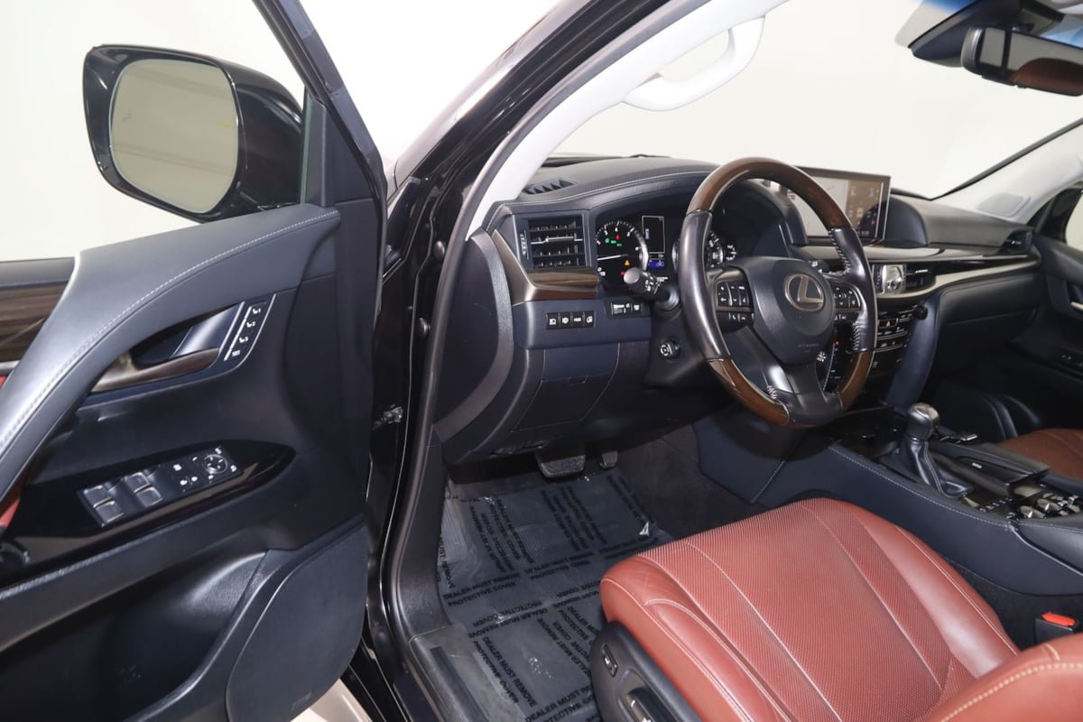 Used 2020 Lexus LX 570 4WD w/ Luxury Package image 52