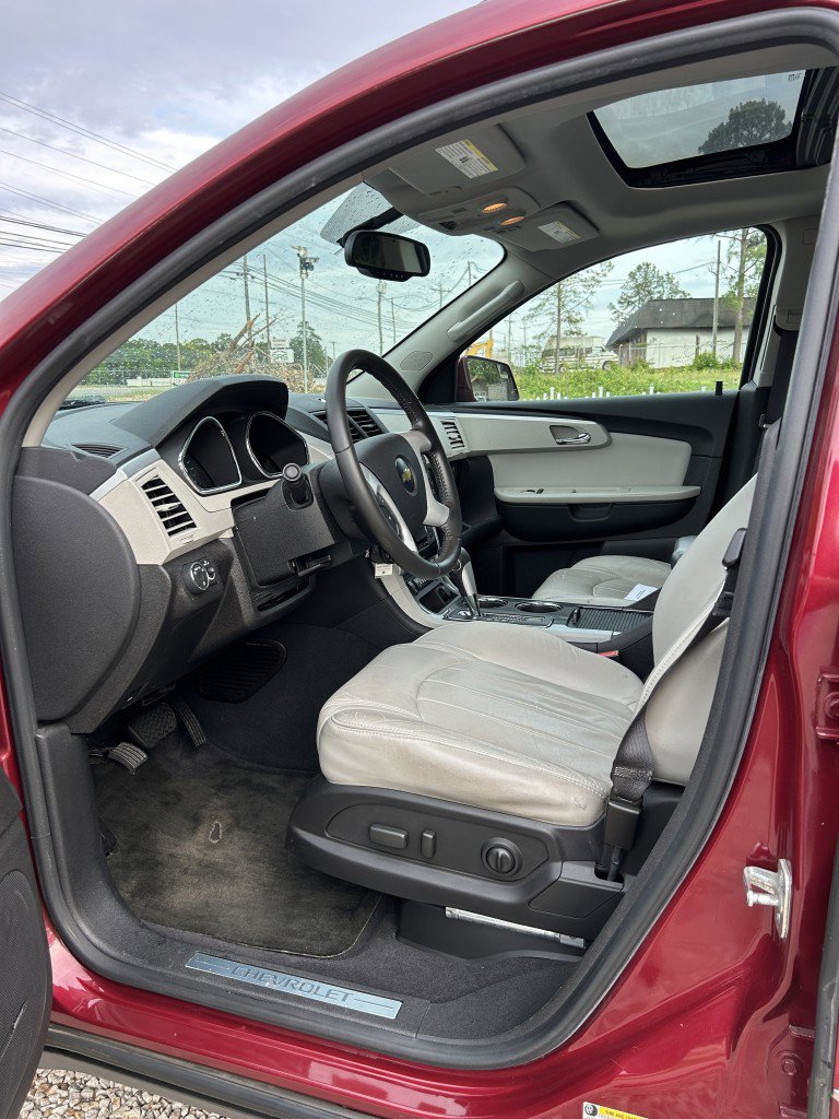 Used 2011 Chevrolet Traverse LTZ AWD/4WD image 14