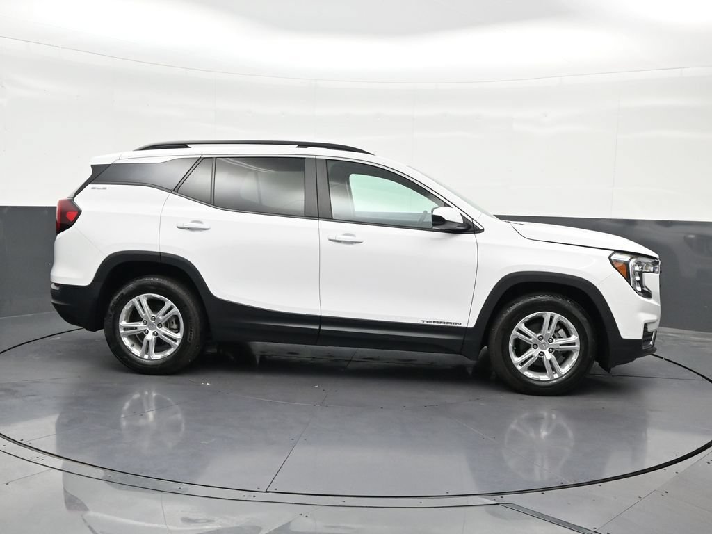 Used 2024 GMC Terrain SLE w/ Driver Convenience Package FWD image 7