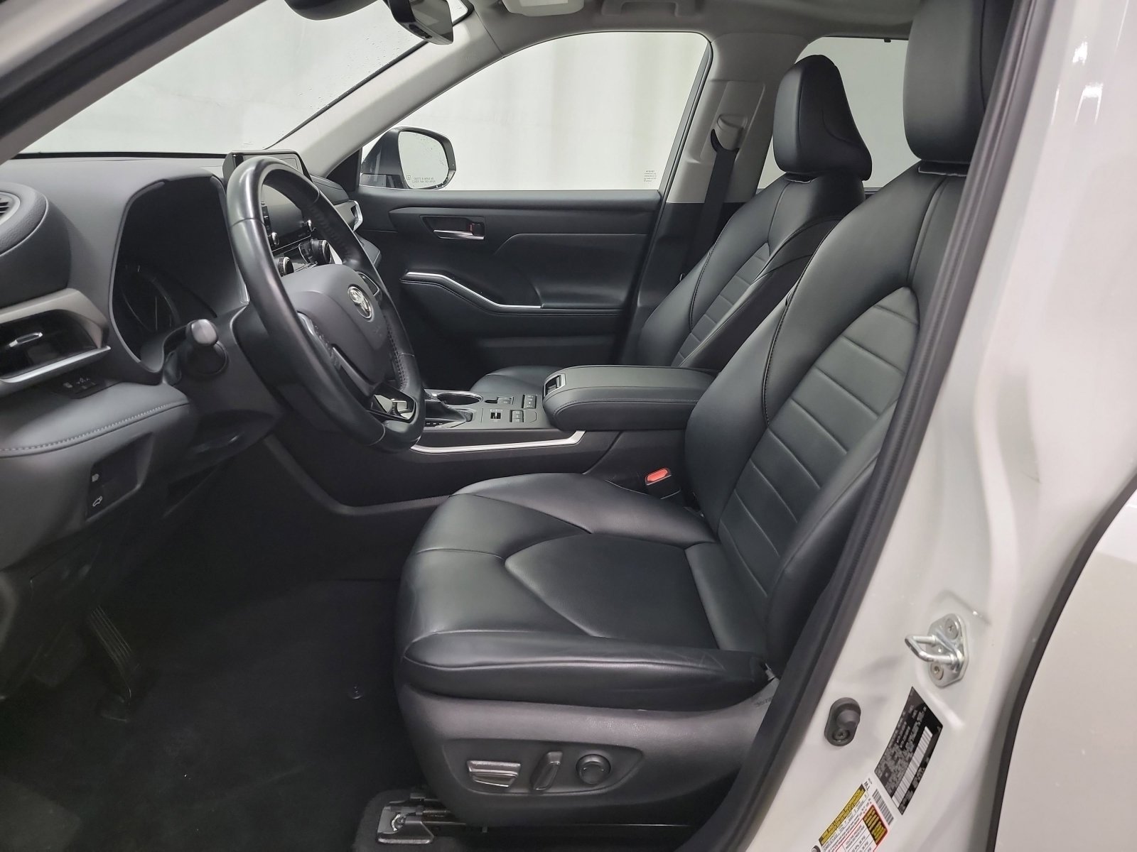 Used 2021 Toyota Highlander XLE image 12