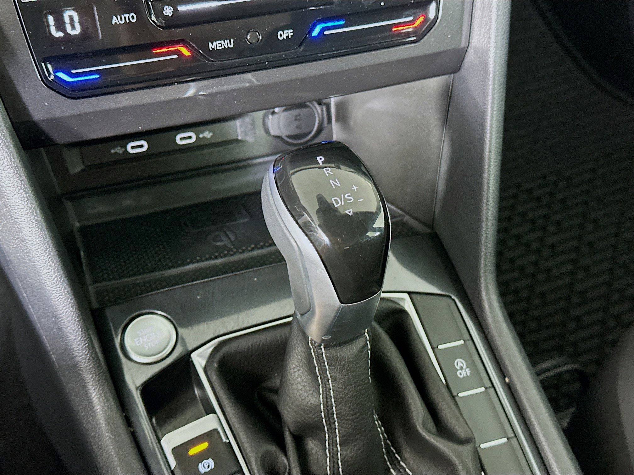 Used 2024 Volkswagen Tiguan SE image 24