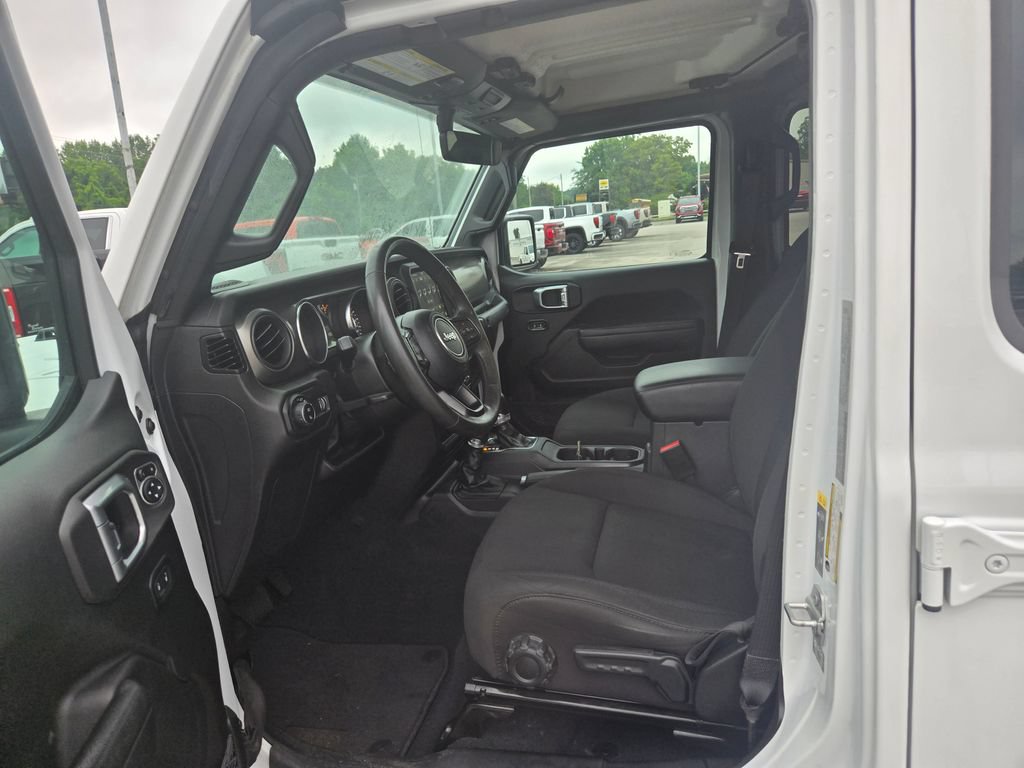 Used 2023 Jeep Gladiator Sport AWD/4WD image 7