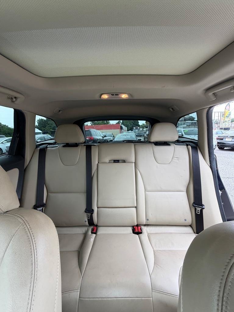 Used 2016 Volvo XC60 T6 Platinum w/ Climate Package AWD/4WD image 22