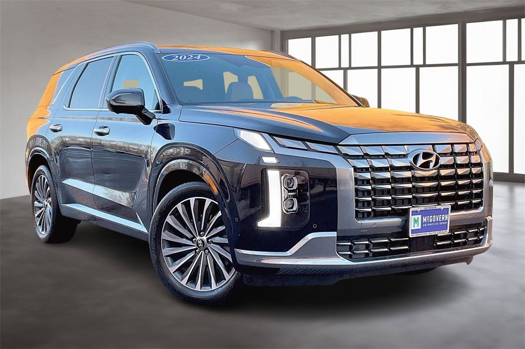Used 2024 Hyundai Palisade Calligraphy image 3
