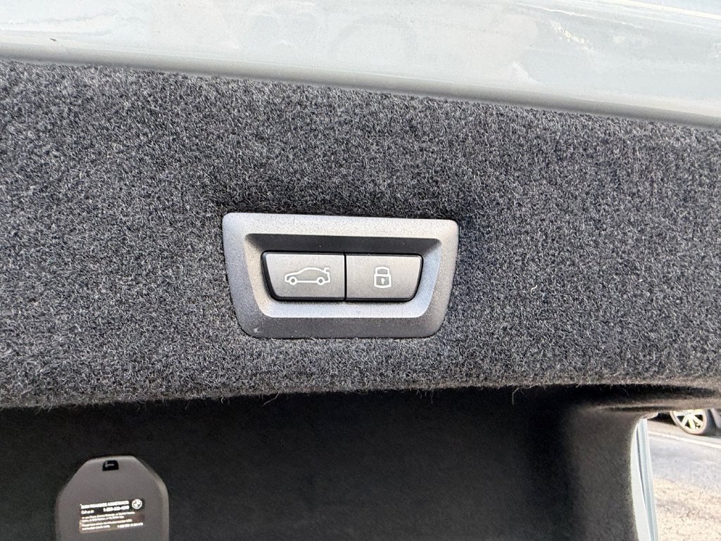 Used 2025 BMW 740i RWD image 16