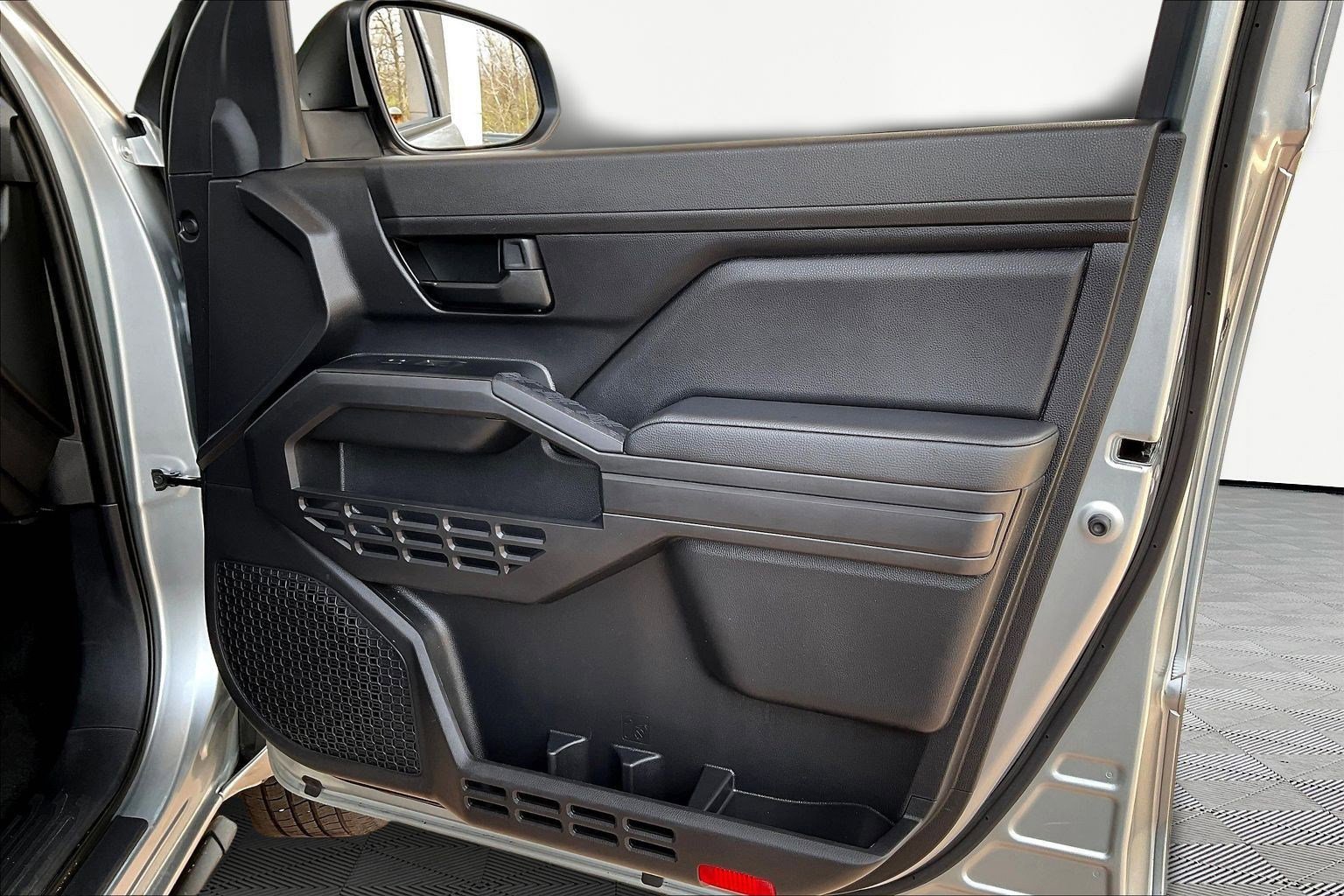 Certified 2025 Toyota Tacoma SR AWD/4WD image 28