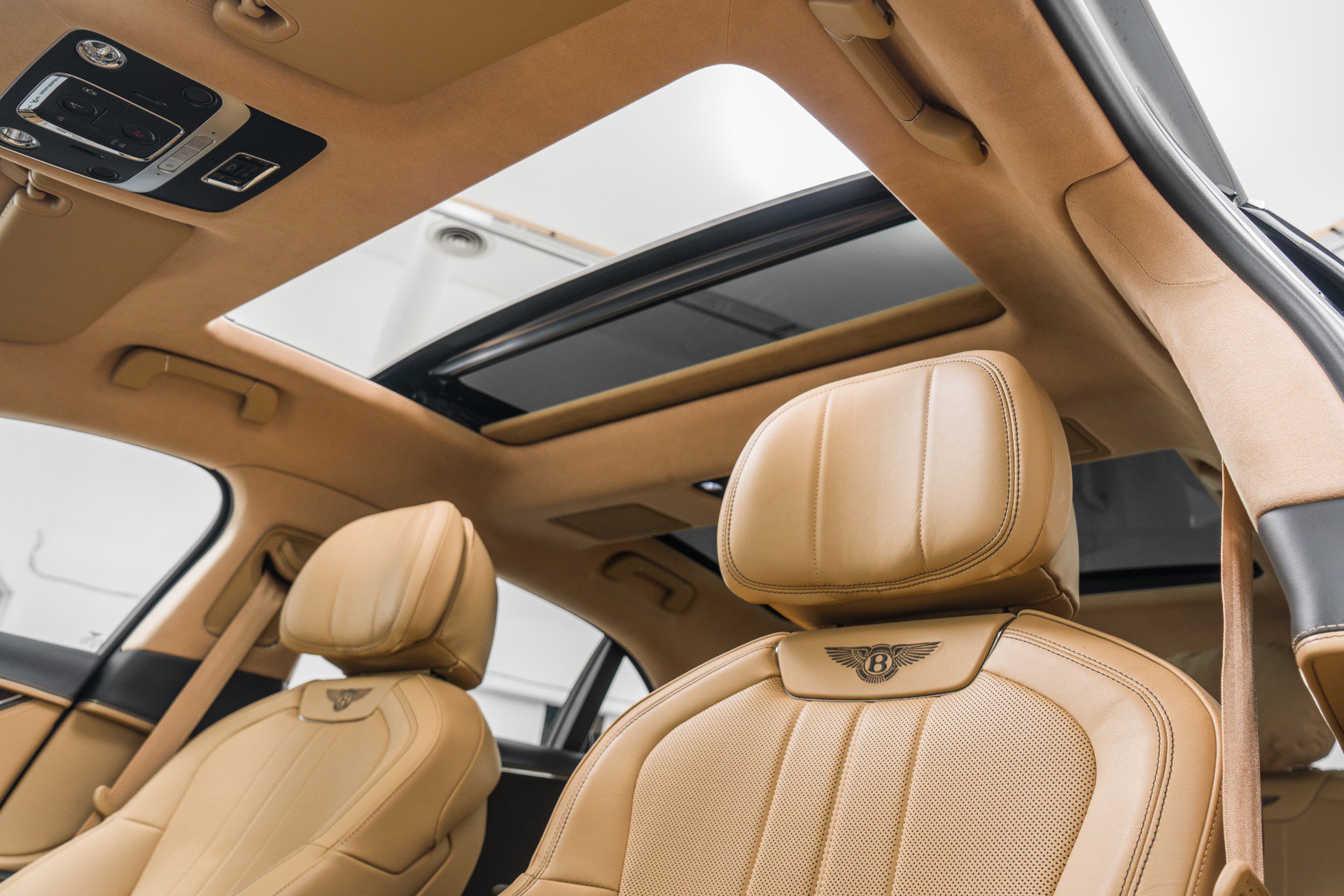 Used 2023 Bentley Flying Spur Plug-In Hybrid image 18