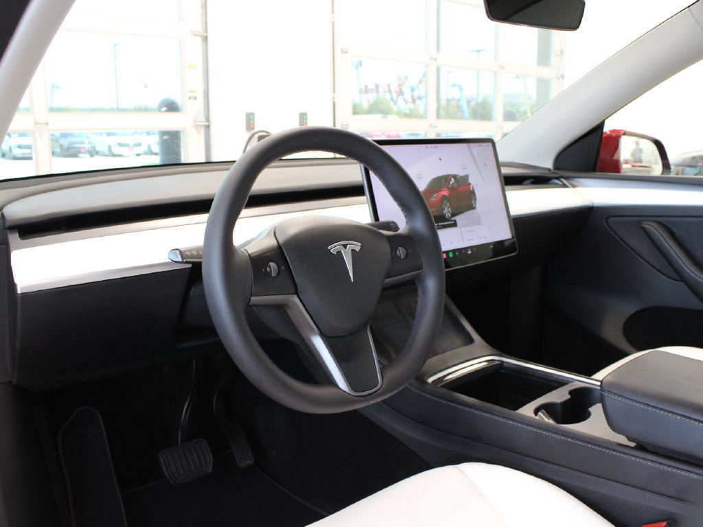 Used 2022 Tesla Model Y Long Range AWD/4WD image 17