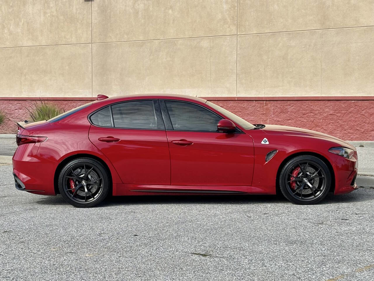 Used 2018 Alfa Romeo Giulia Quadrifoglio w/ Driver Assist Dynamic Package image 8