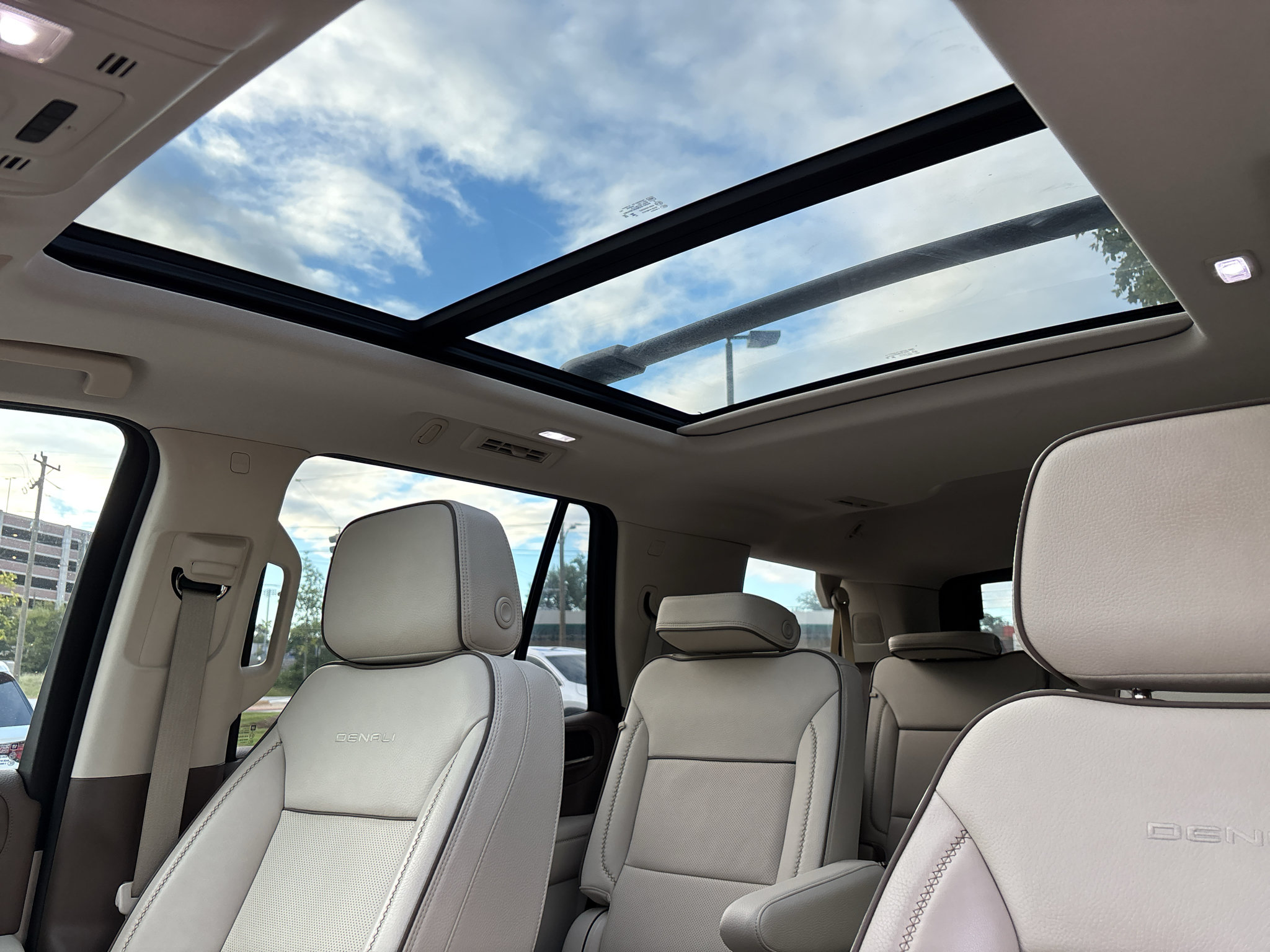Used 2023 GMC Yukon Denali AWD/4WD image 17