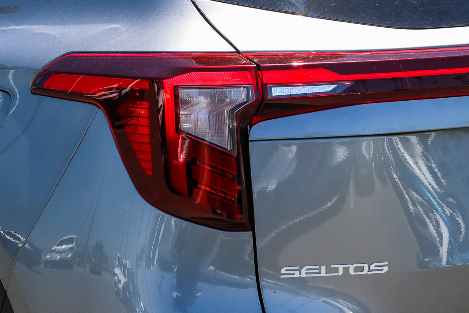 Used 2025 Kia Seltos EX FWD image 11