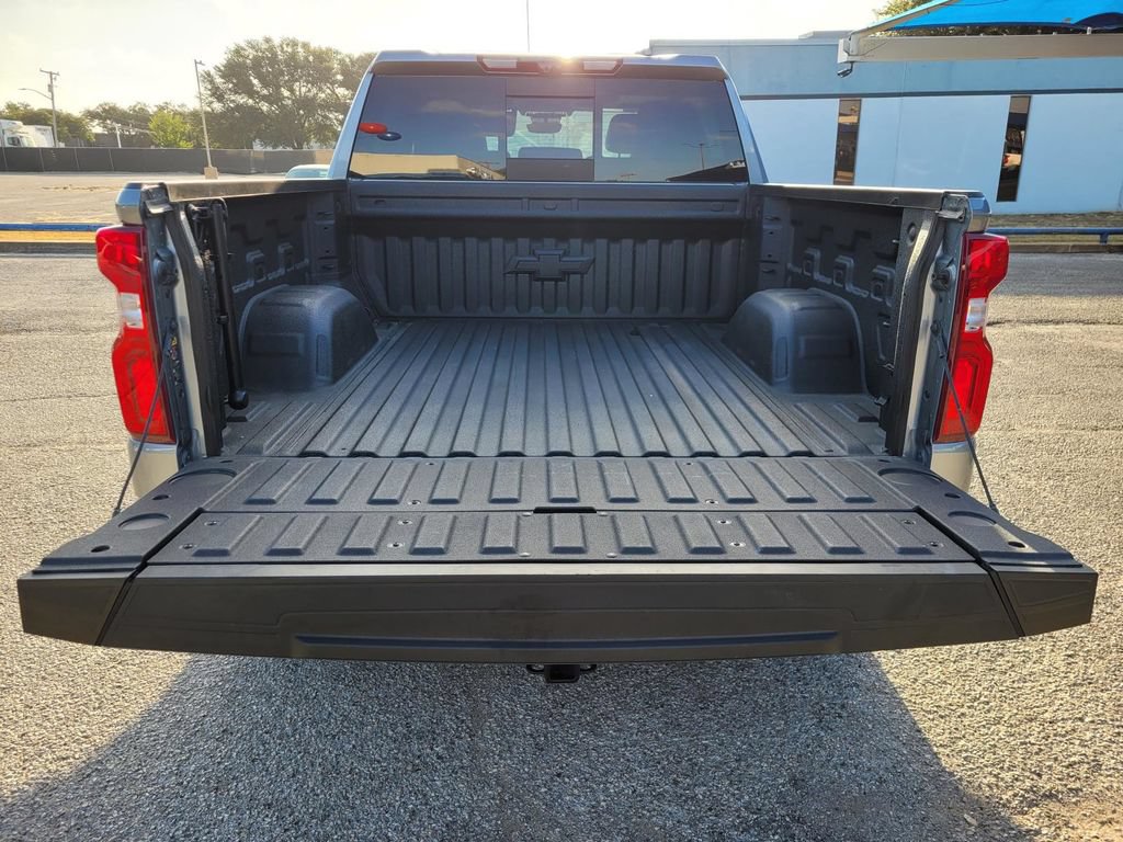 Used 2025 Chevrolet Silverado 1500 High Country AWD/4WD image 13
