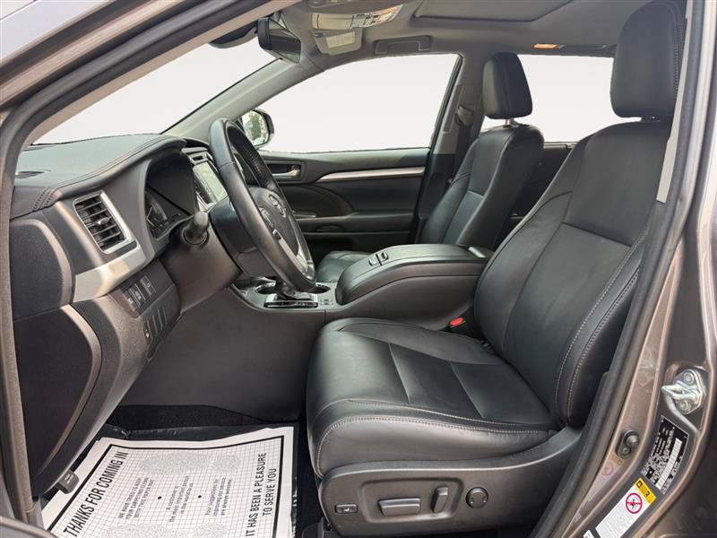 Used 2017 Toyota Highlander XLE AWD/4WD image 10