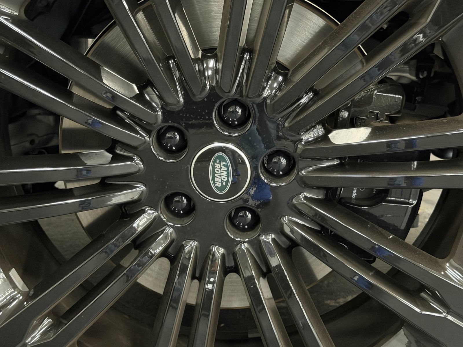 Used 2025 Land Rover Range Rover SE AWD/4WD image 19