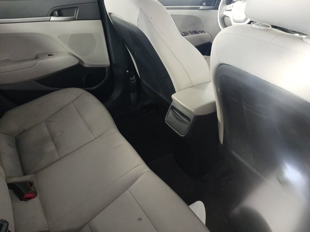 Used 2017 Hyundai Elantra SE FWD image 19
