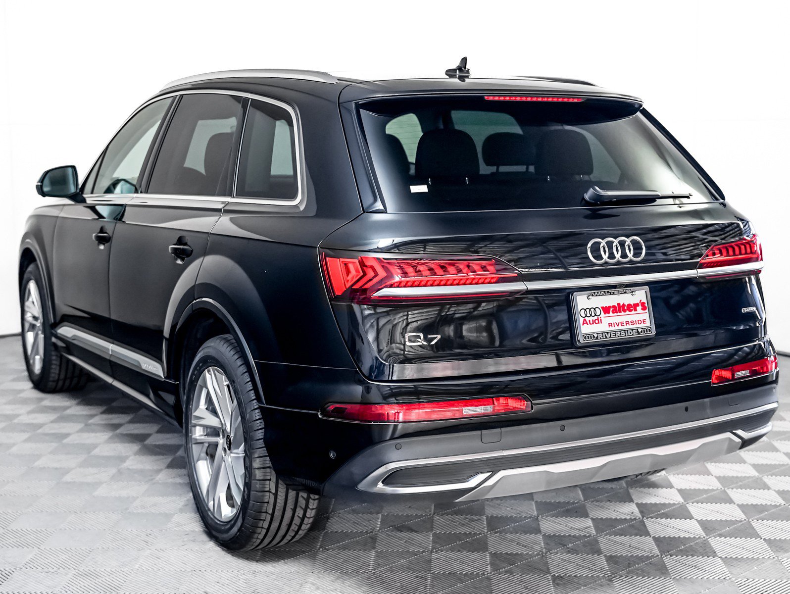 Used 2023 Audi Q7 2.0T Premium w/ Convenience Package image 2