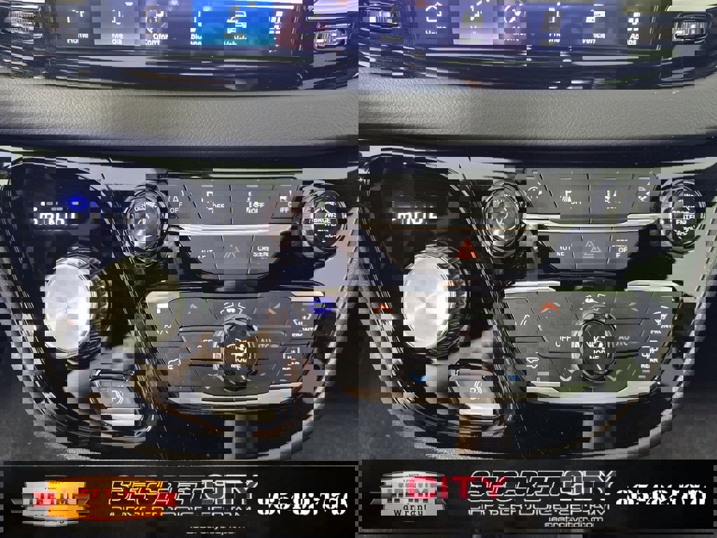 New 2026 Chrysler Voyager LX image 22