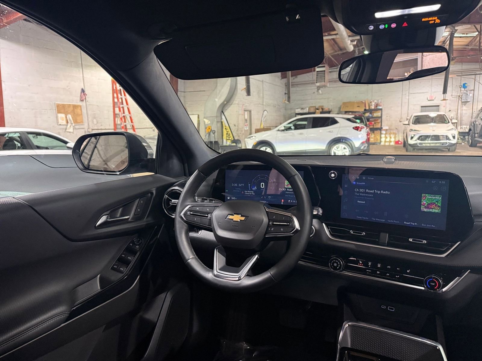 Used 2025 Chevrolet Equinox LT image 33