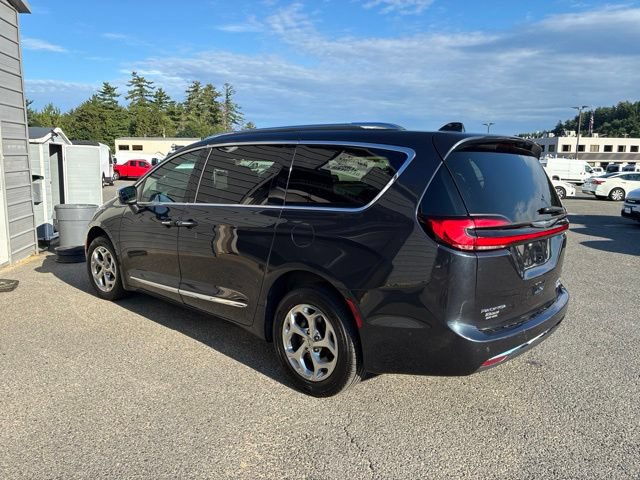 Used 2021 Chrysler Pacifica Limited w/ Uconnect Theater Family Group AWD/4WD image 4