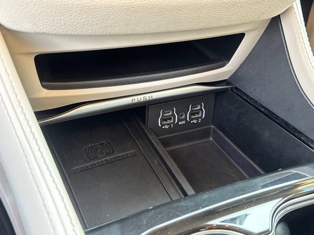 Used 2023 Chrysler Pacifica Limited FWD image 40