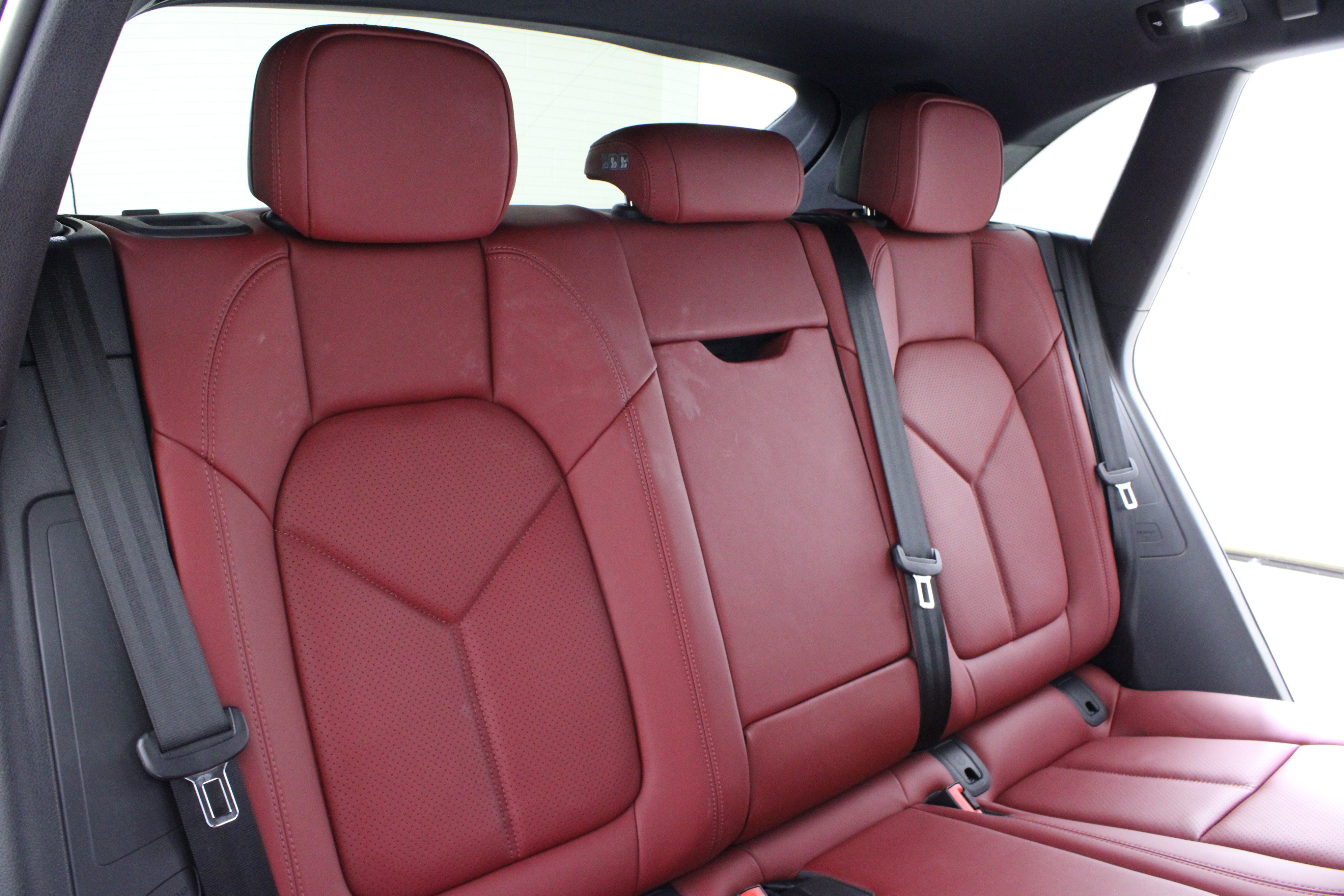 Used 2022 Porsche Macan AWD/4WD image 14