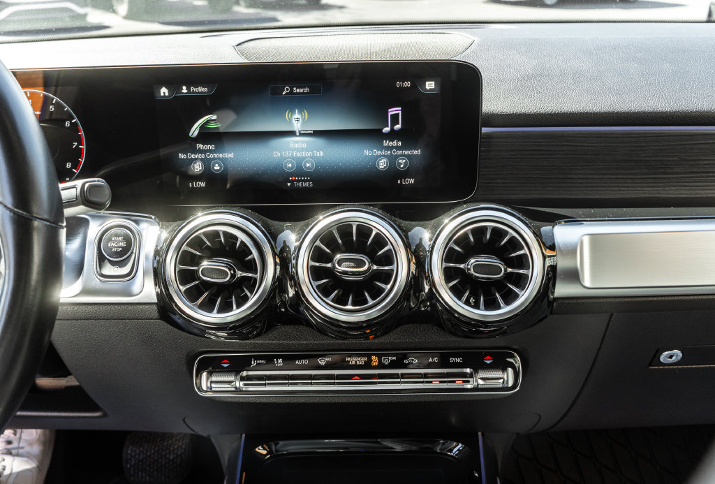 Used 2023 Mercedes-Benz GLB 250 4MATIC image 17