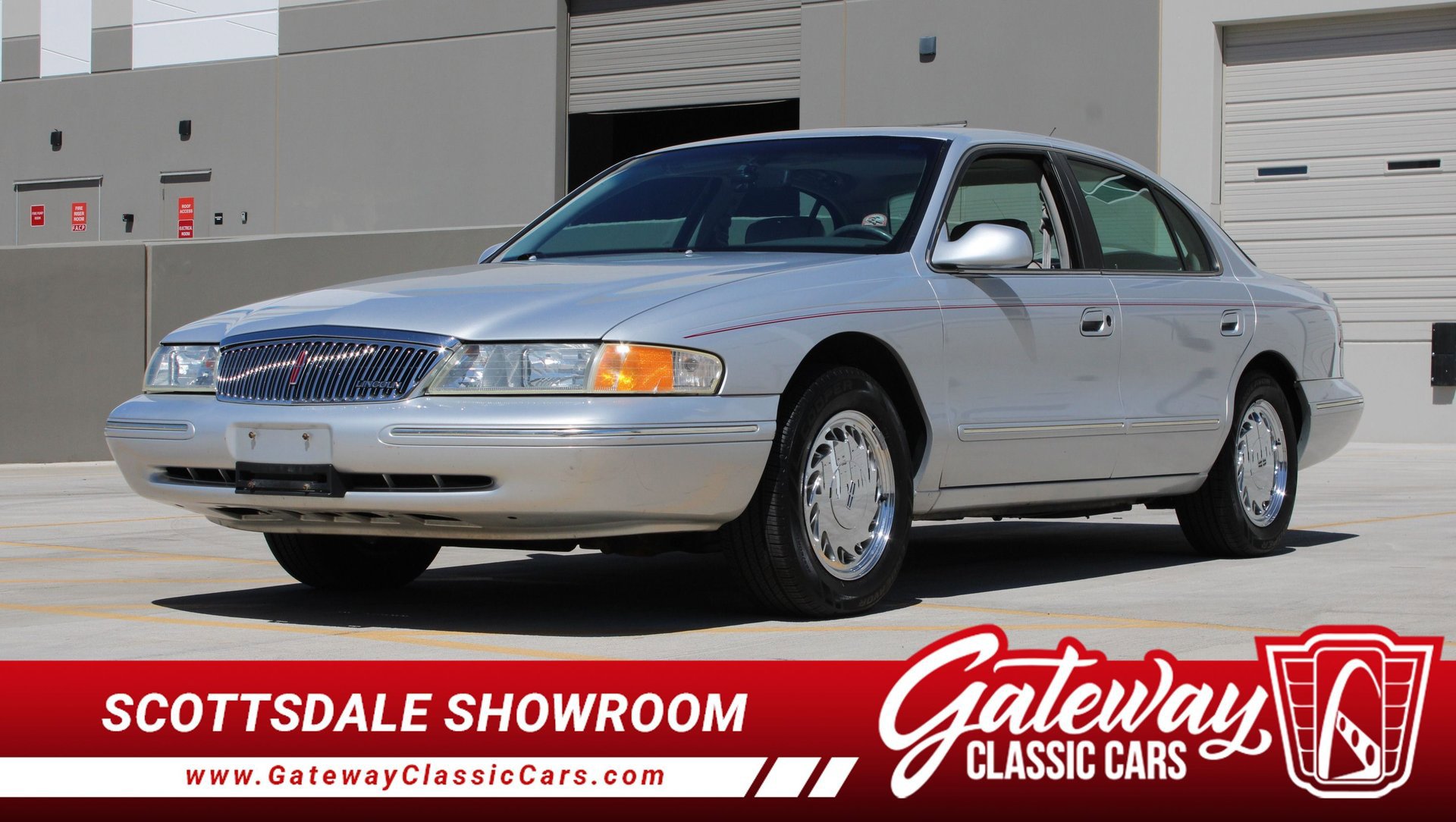 Used 1996 Lincoln Continental image 1