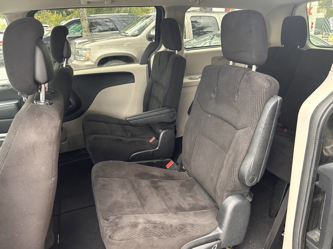 Used 2014 Dodge Grand Caravan SXT image 11