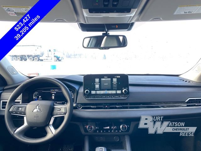 Used 2023 Mitsubishi Outlander SE image 16