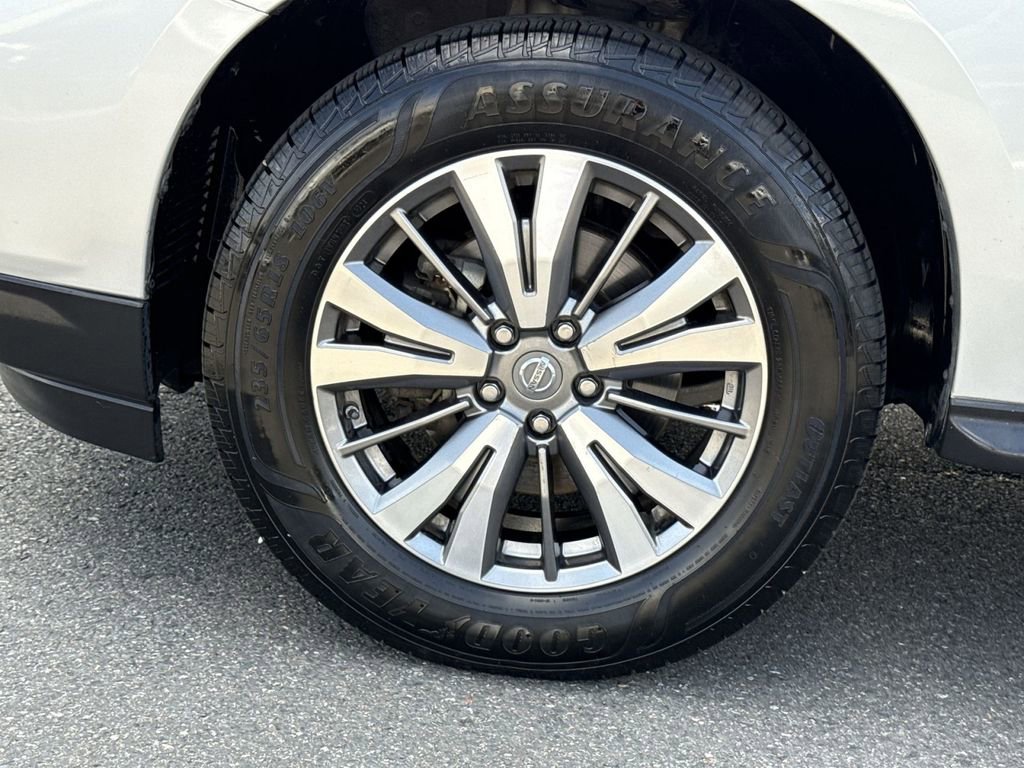 Used 2018 Nissan Pathfinder SV image 12
